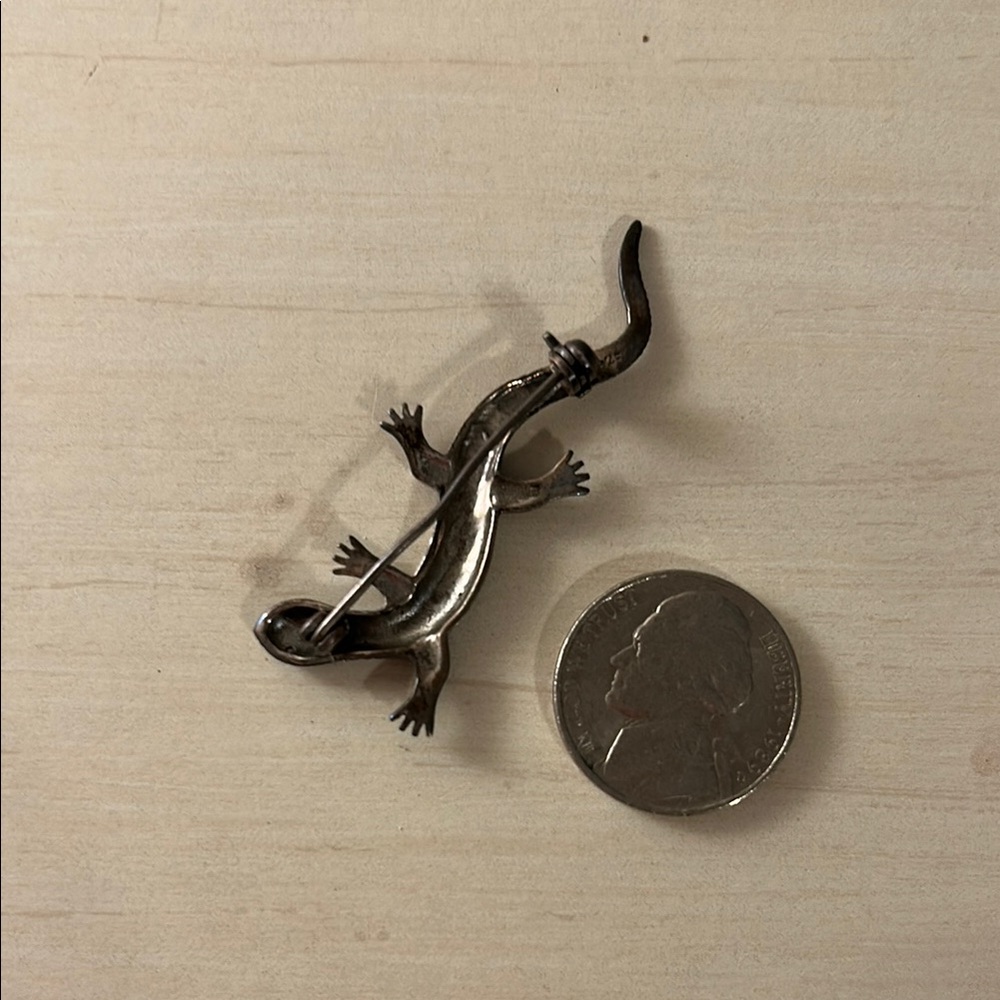 Black Lizard Pin - Picture 2 of 2